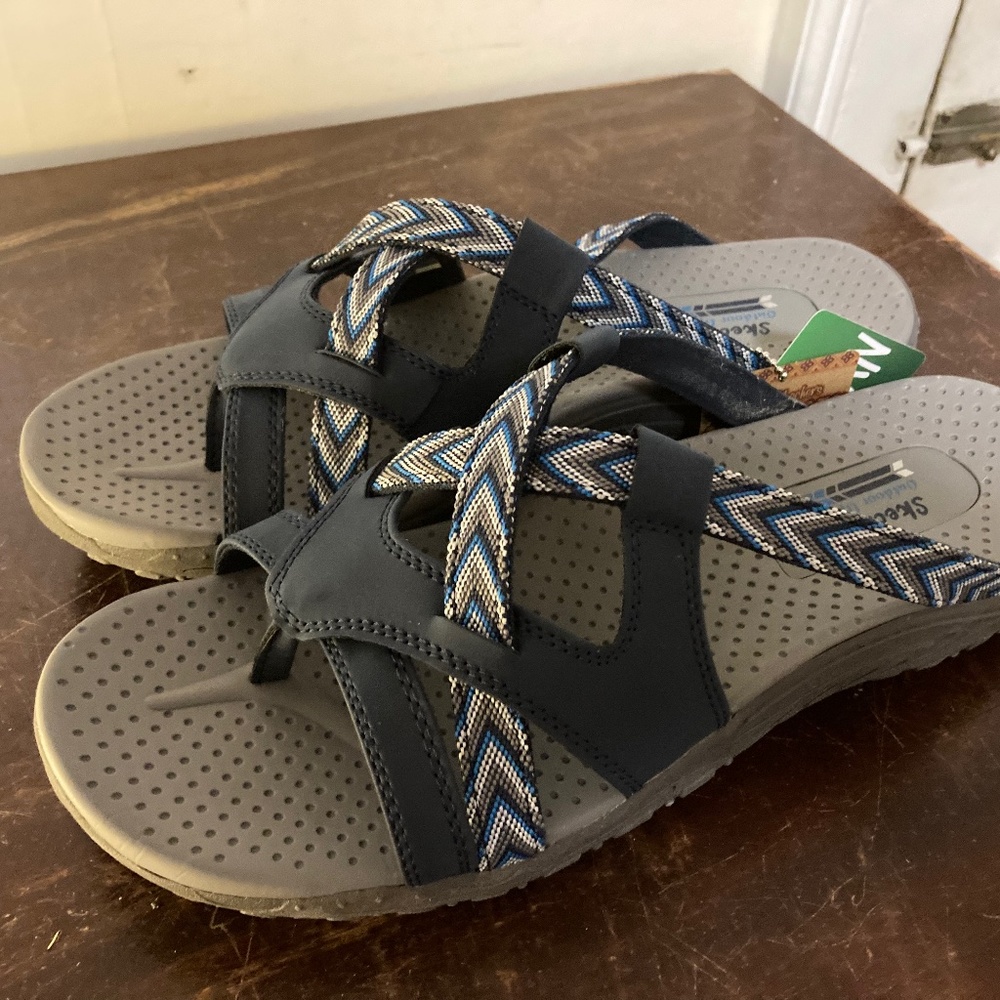 Women’s Sketchers Size 10 Memory Foam Sandals